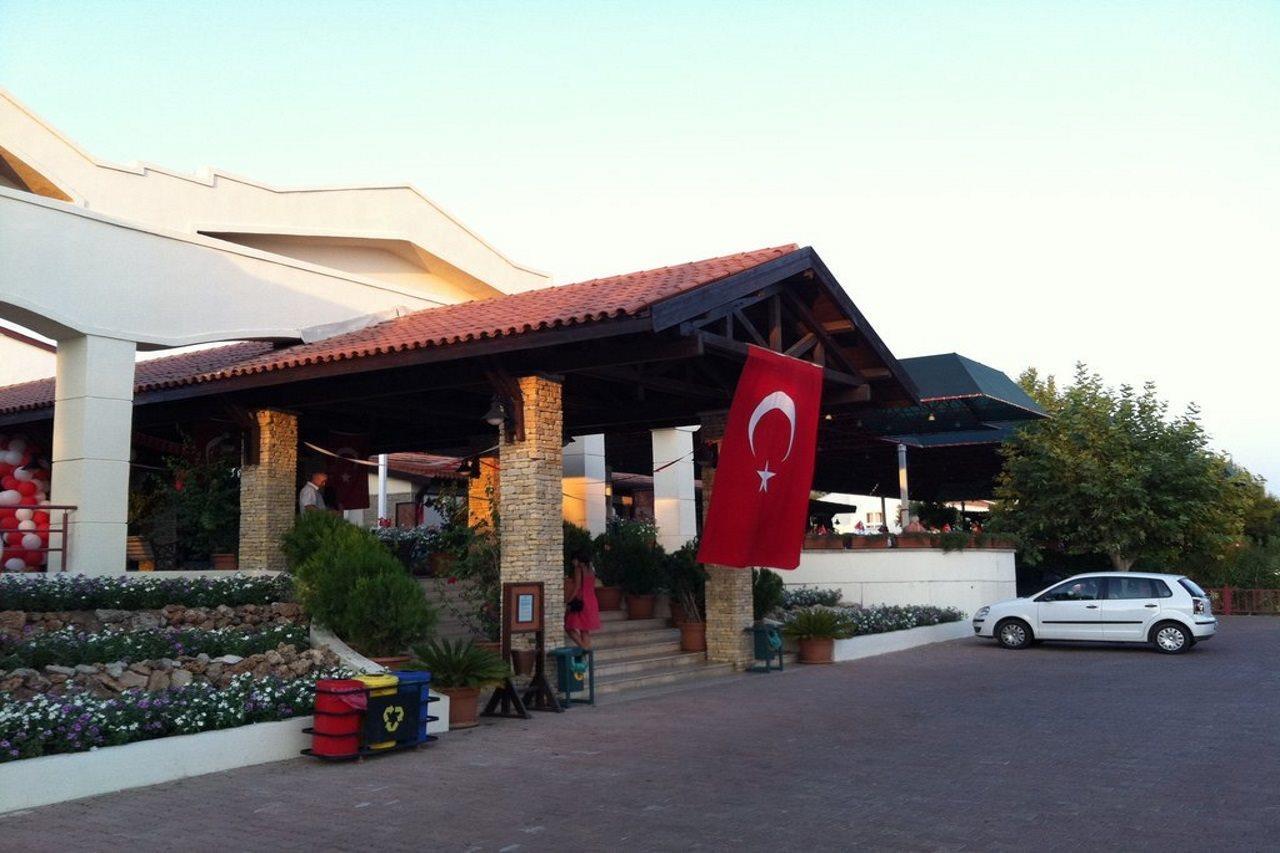 Aska Costa Holiday Club Side Exterior foto